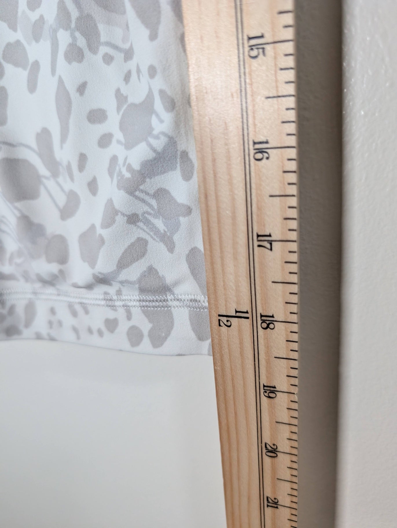 Lululemon align high rise crop - SZ 10