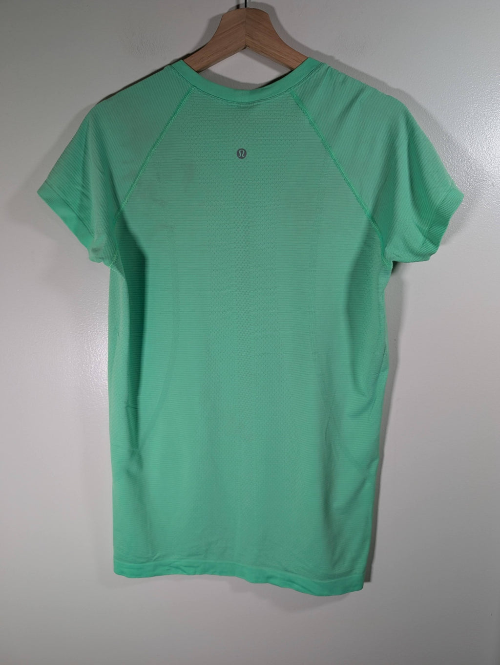 Lululemon swiftly tech tee - appears 8/10