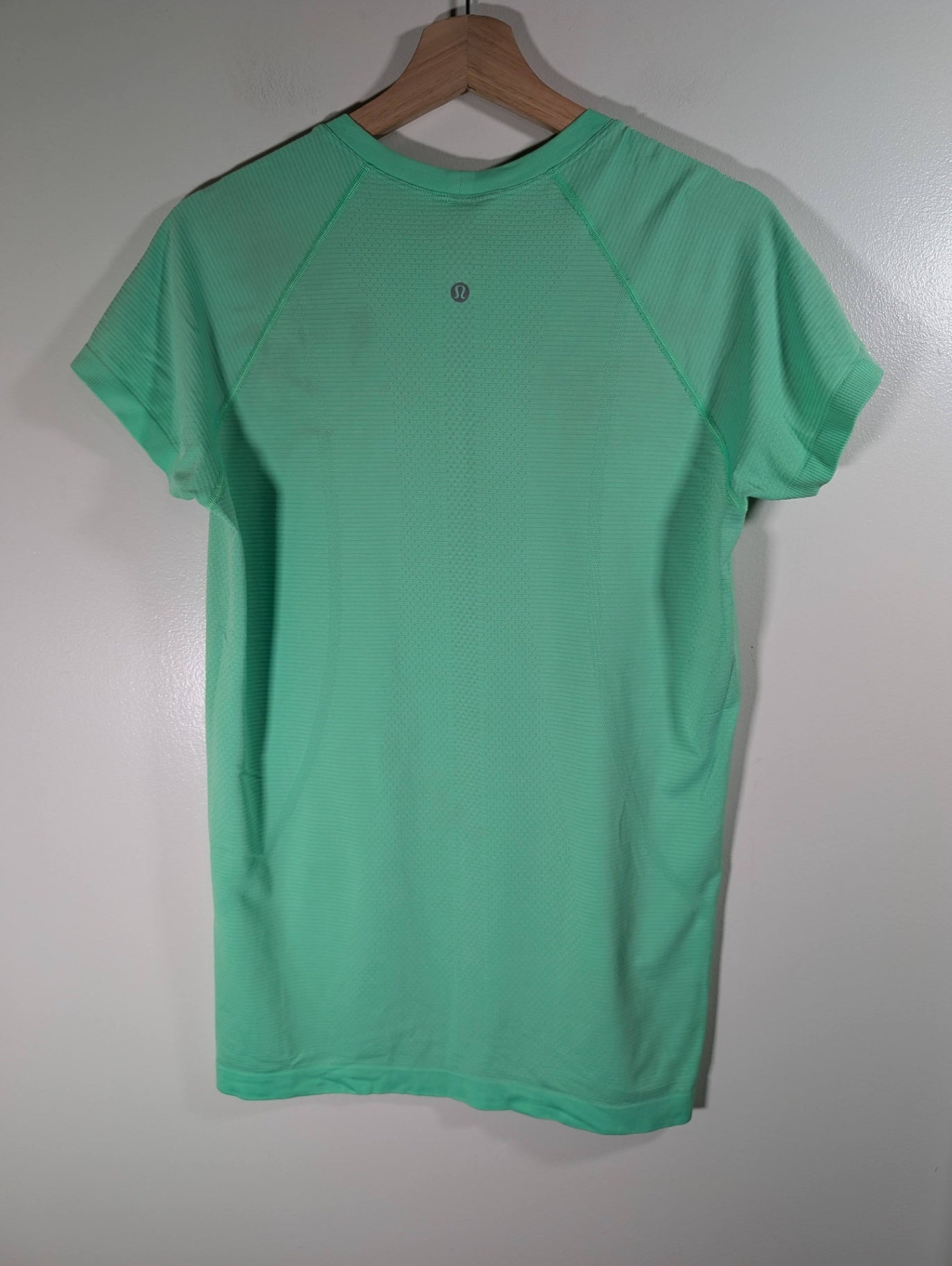 Lululemon swiftly tech tee - appears 8/10
