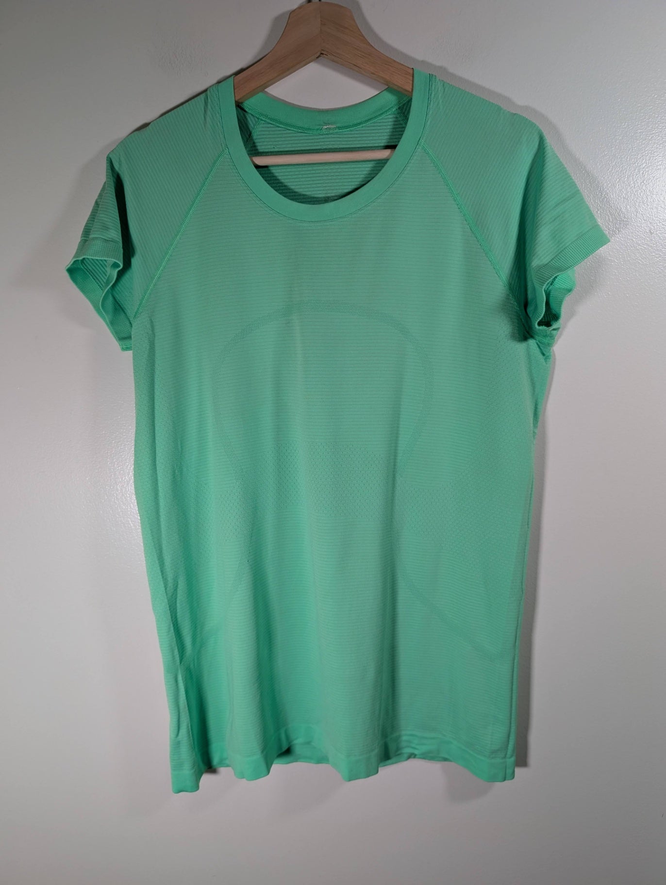Lululemon swiftly tech tee - appears 8/10