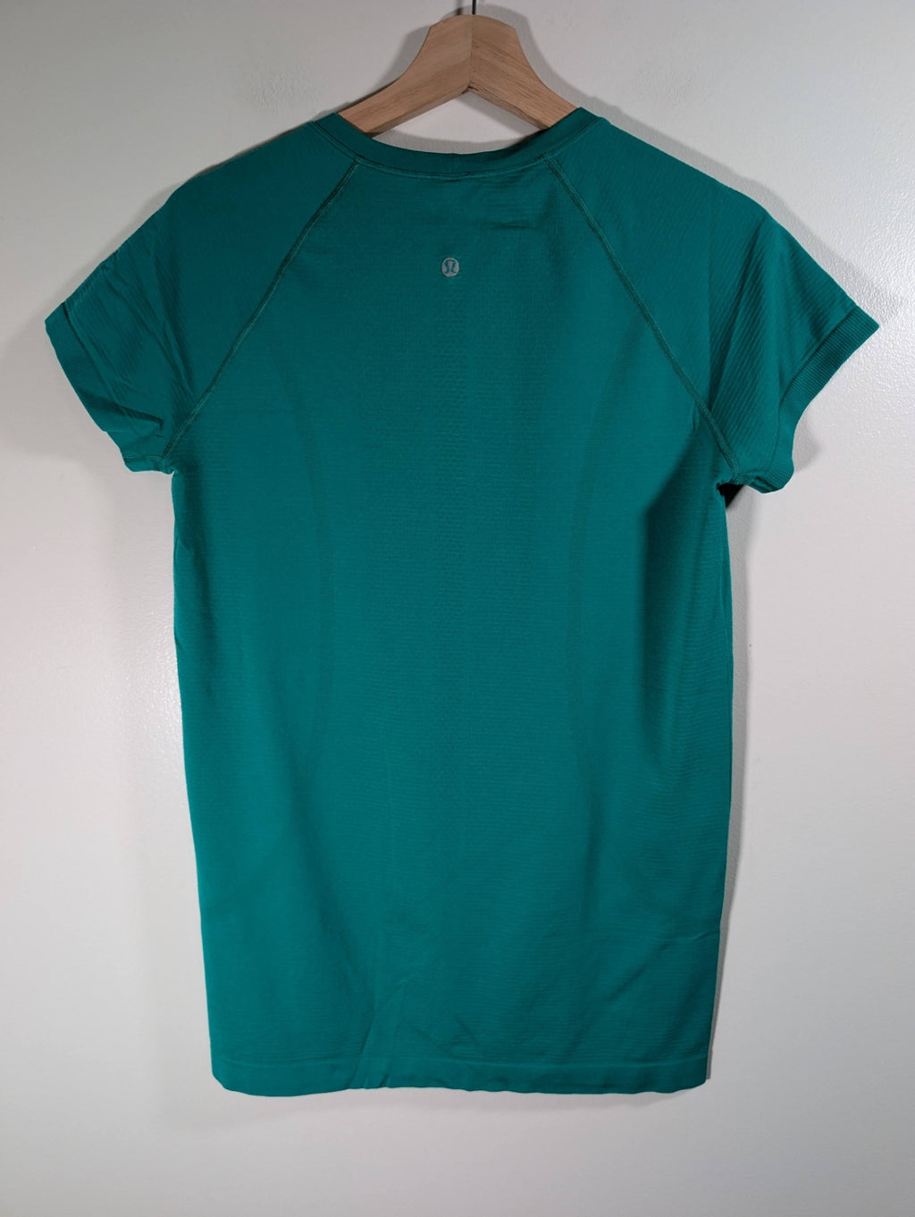 Lululemon turquoise tee - appears SZ 8/10
