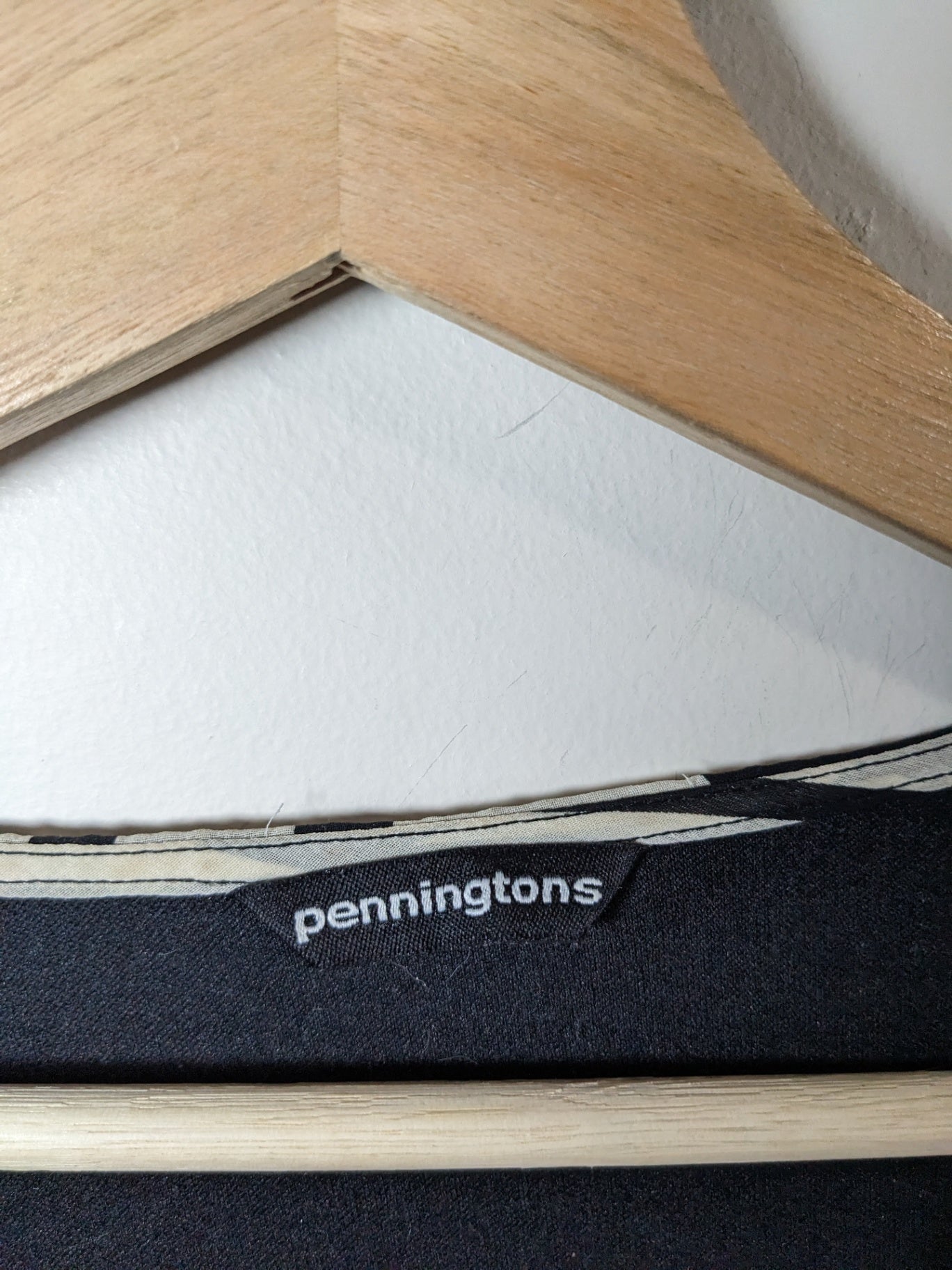 Penningtons black & white blouse - 28