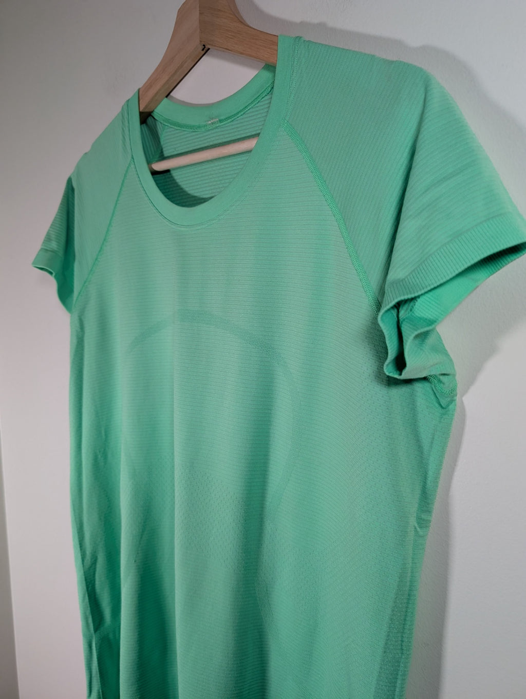 Lululemon swiftly tech tee - appears 8/10