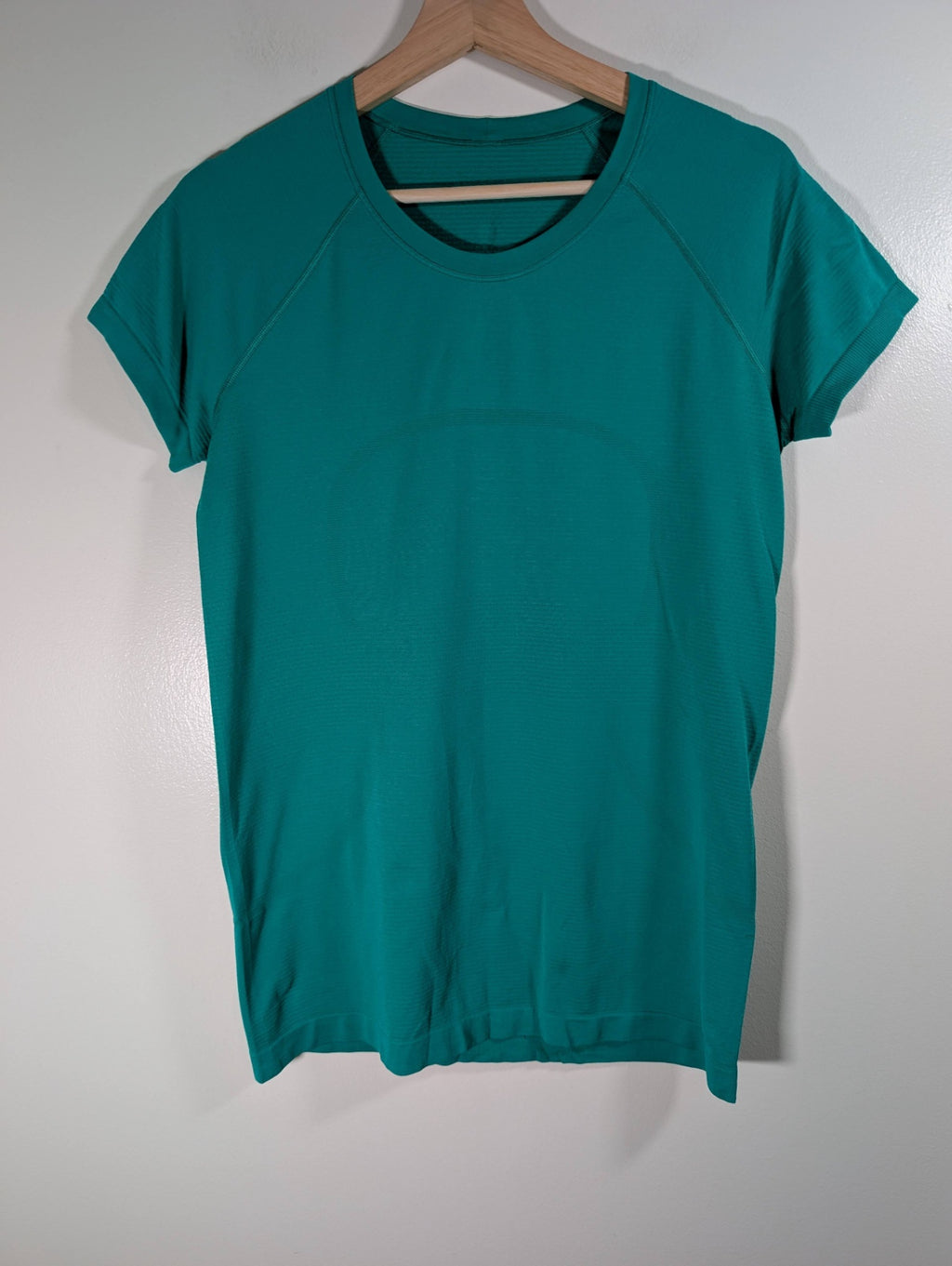 Lululemon turquoise tee - appears SZ 8/10