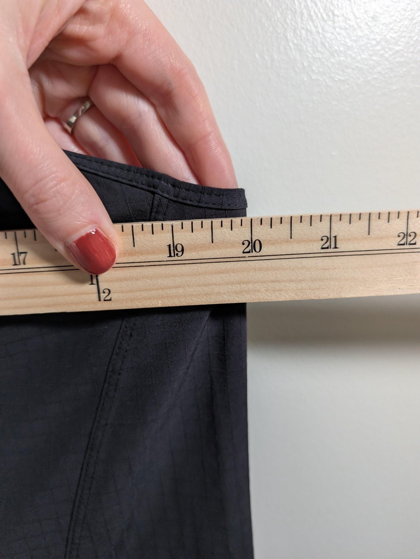 Lululemon black tank - appears 8/10