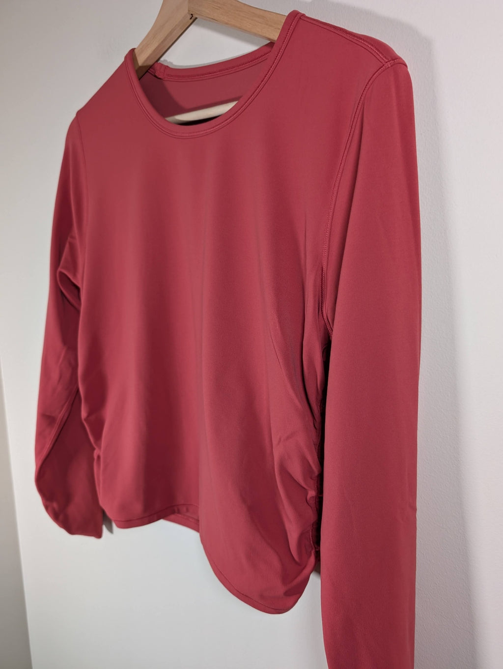 Lululemon long-sleeve - appears 8/10