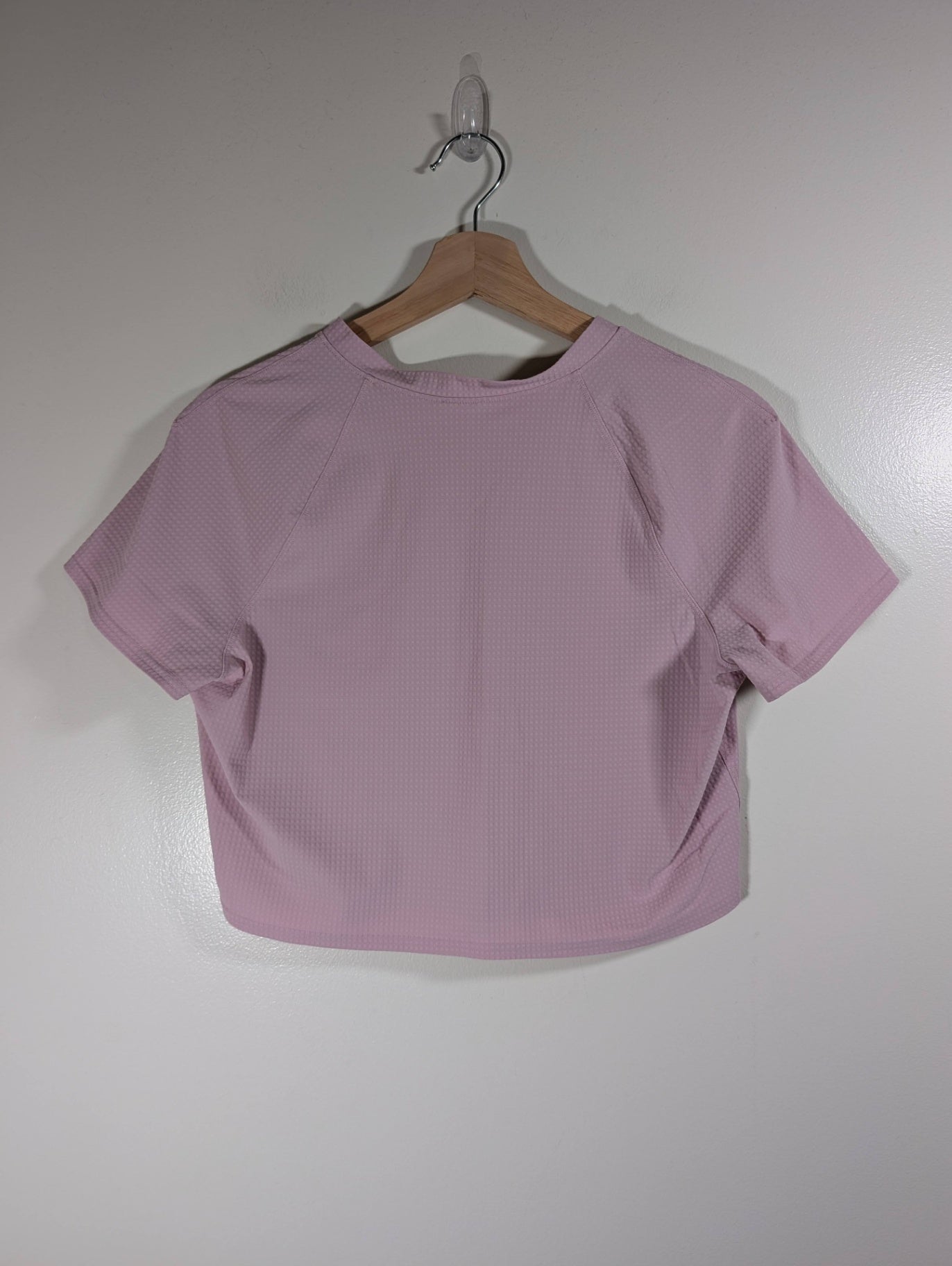 Lululemon pink crop tee - appears 8/10