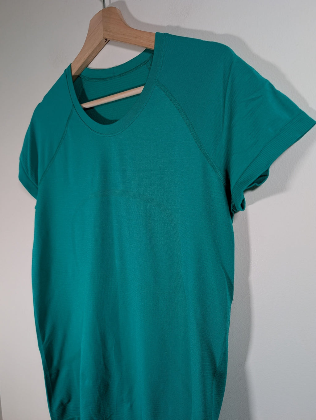 Lululemon turquoise tee - appears SZ 8/10