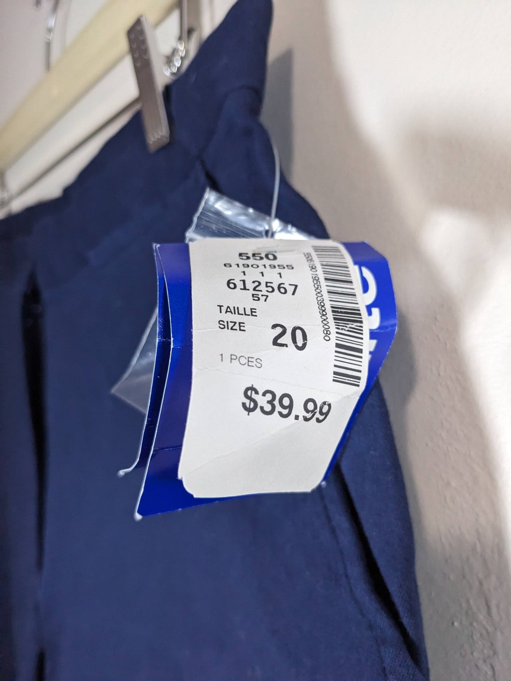 Casual Elements Navy Capris - SZ 20