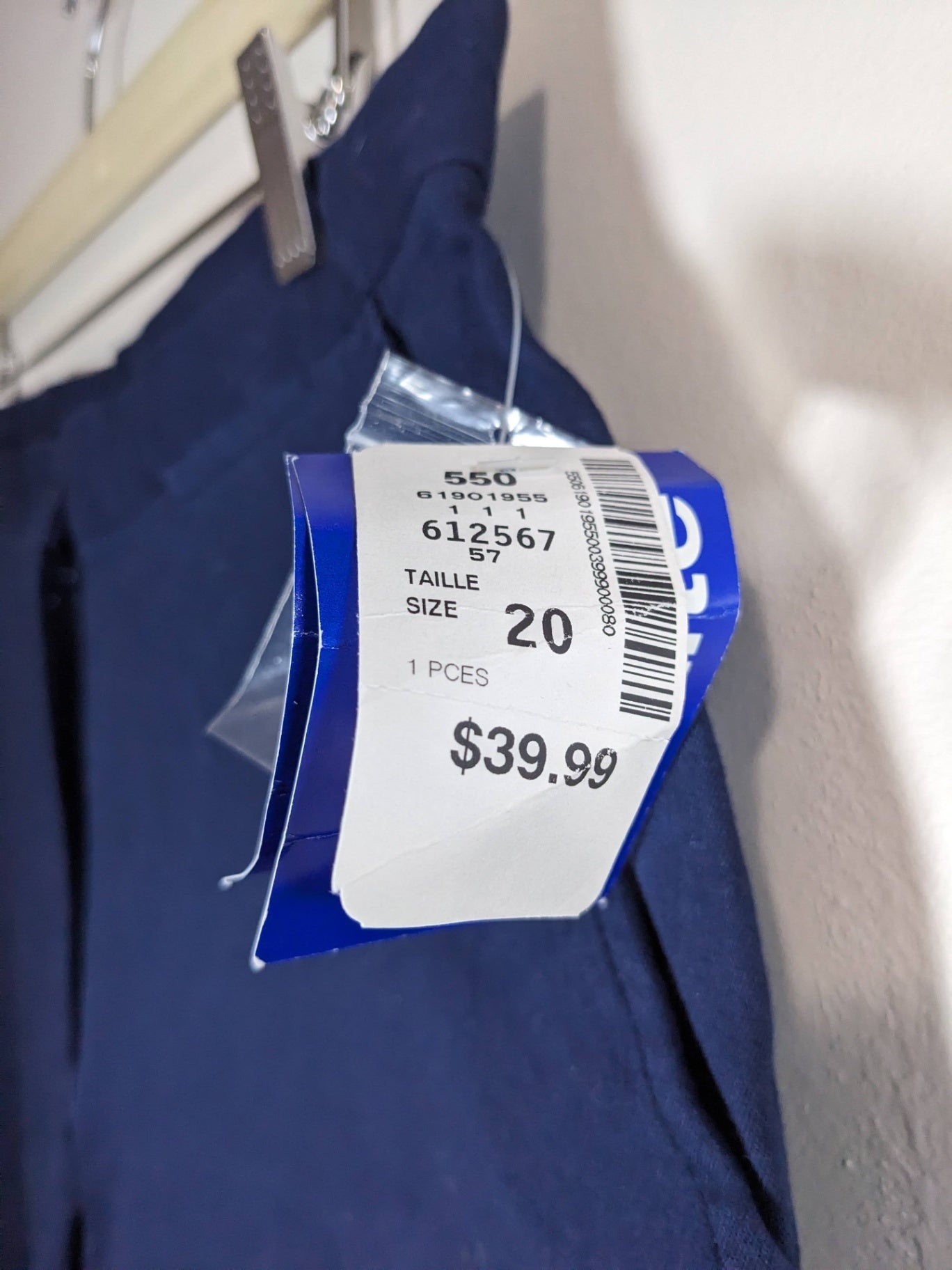 Casual Elements Navy Capris - SZ 20