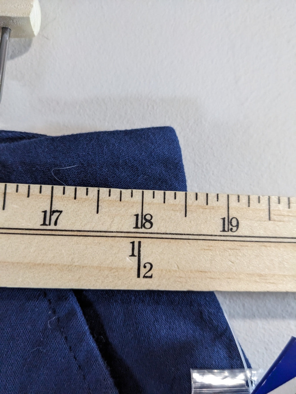 Casual Elements Navy Capris - SZ 20