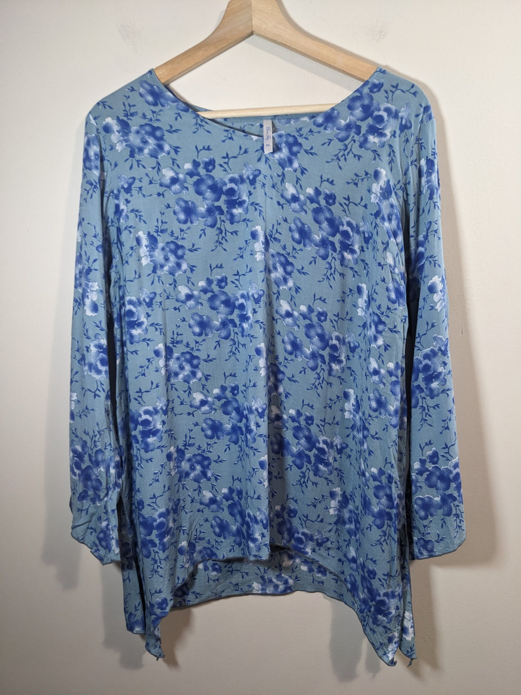 Blue Sky blue floral blouse - M