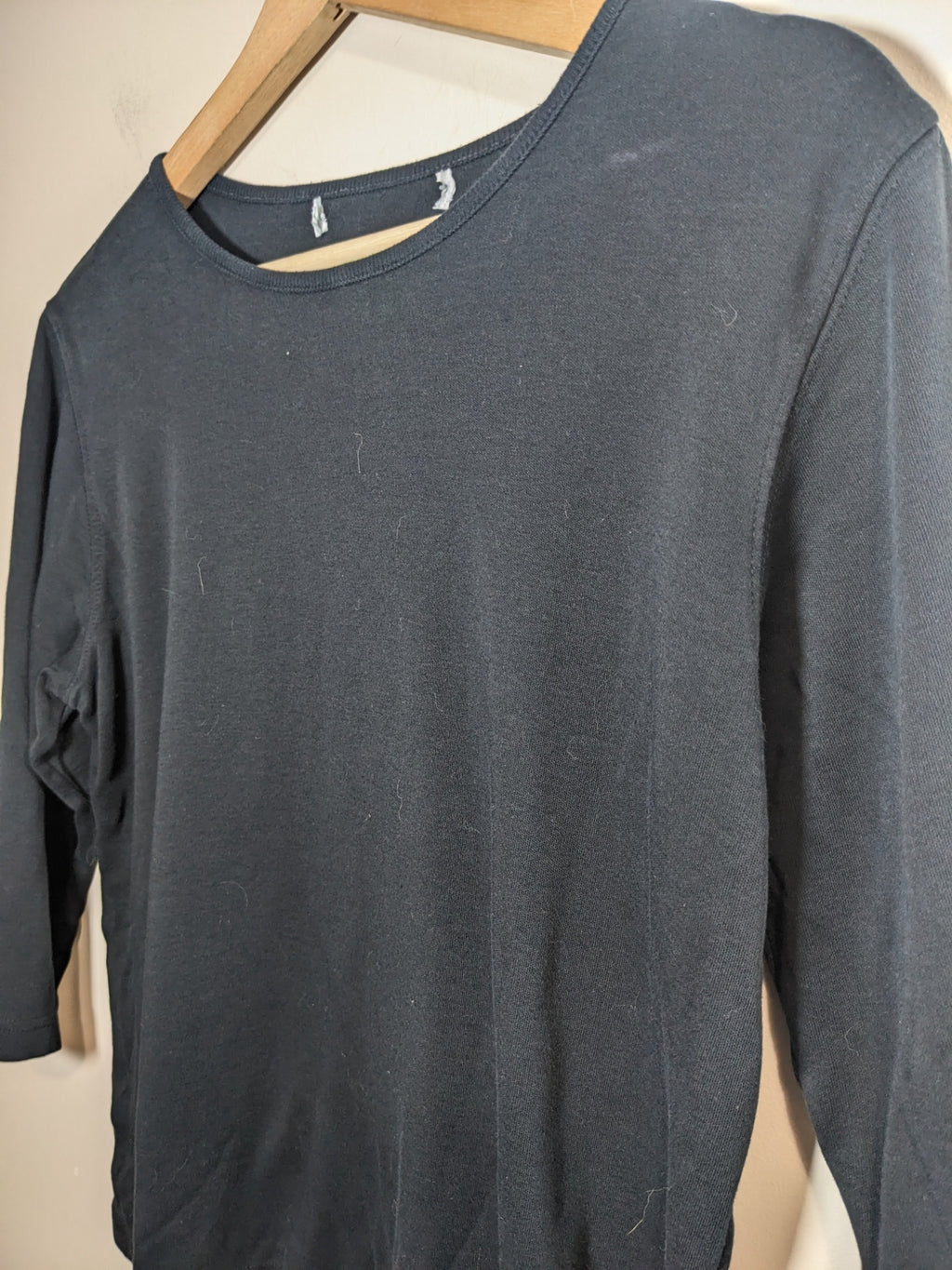 no label black 3/4 length shirt - appears medium