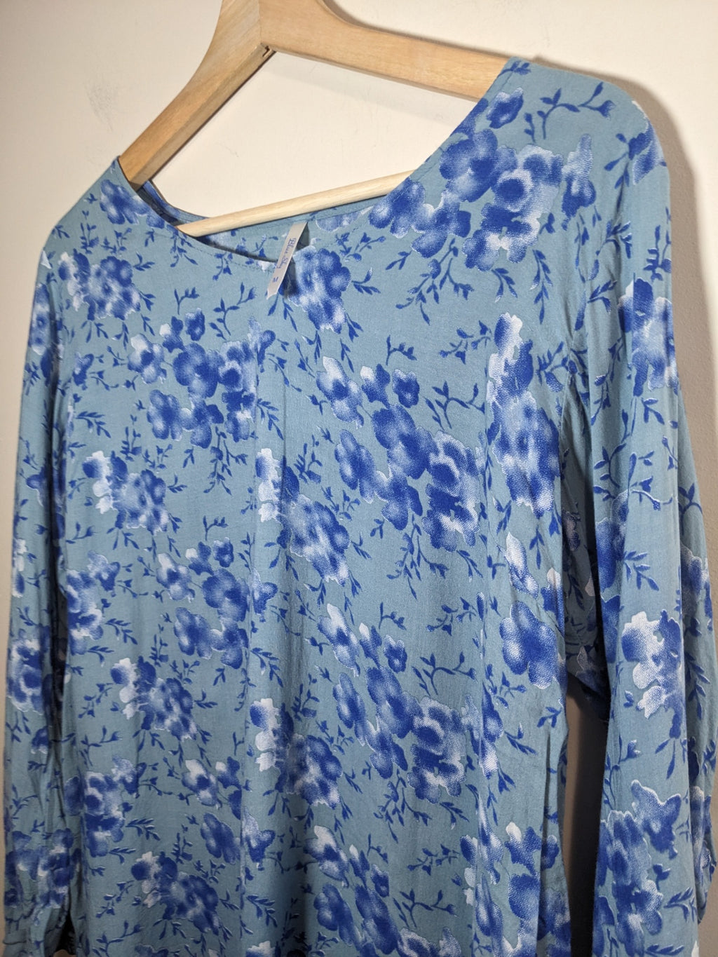 Blue Sky blue floral blouse - M