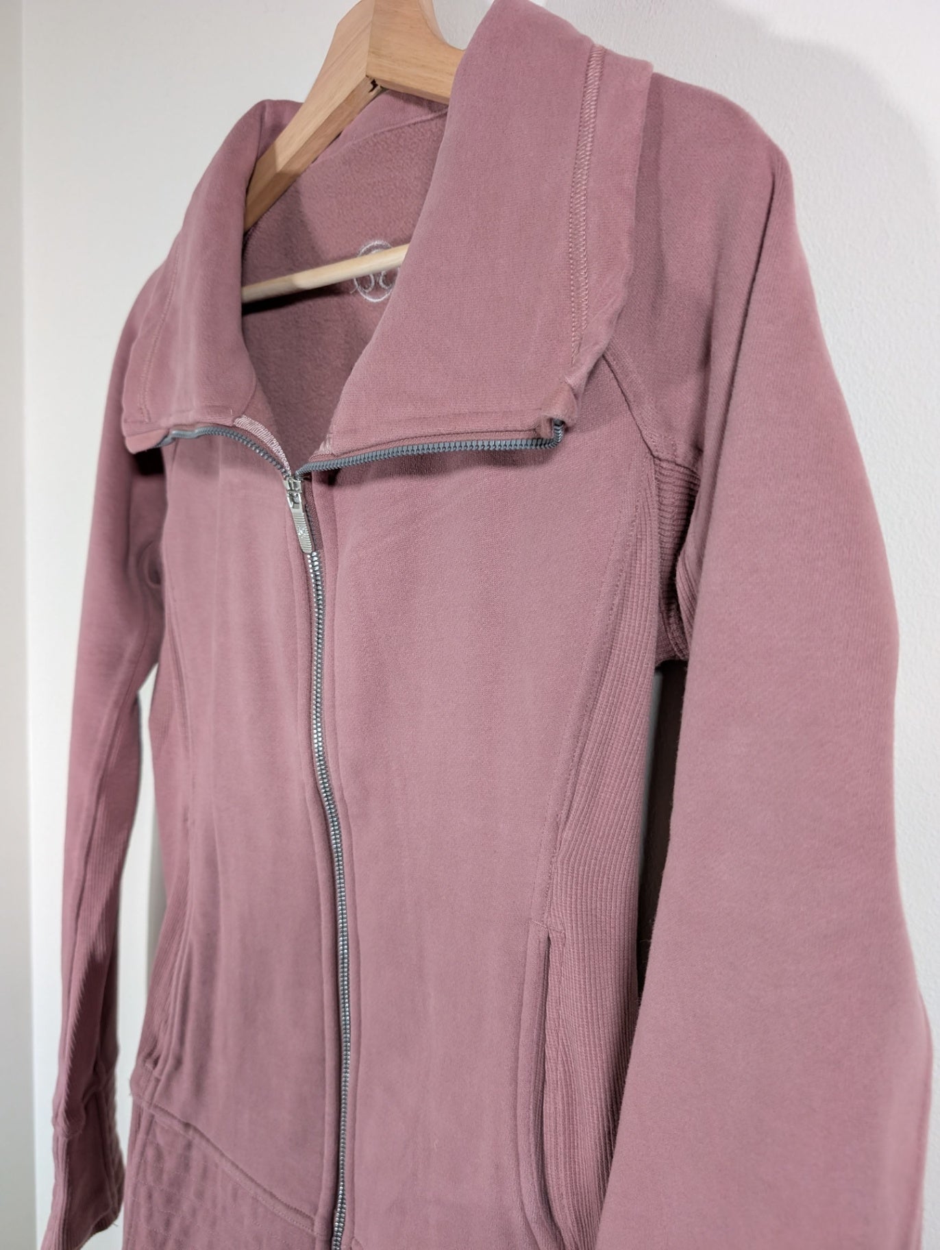 Lululemon radiant jacket II - SZ 6