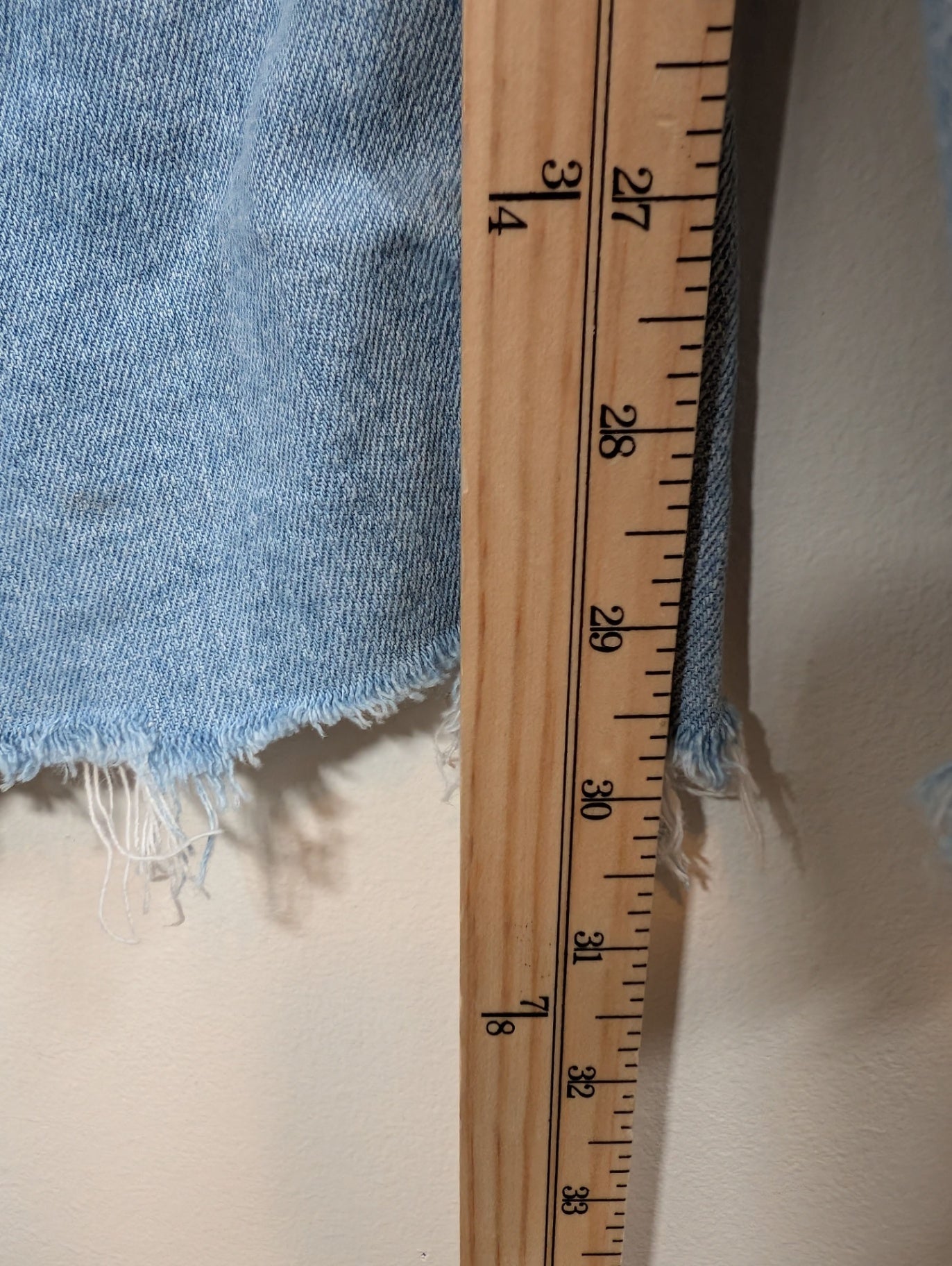 American Eagle distressed jeans -  SZ 4