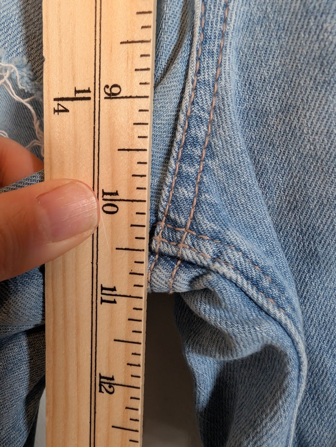 American Eagle distressed jeans -  SZ 4