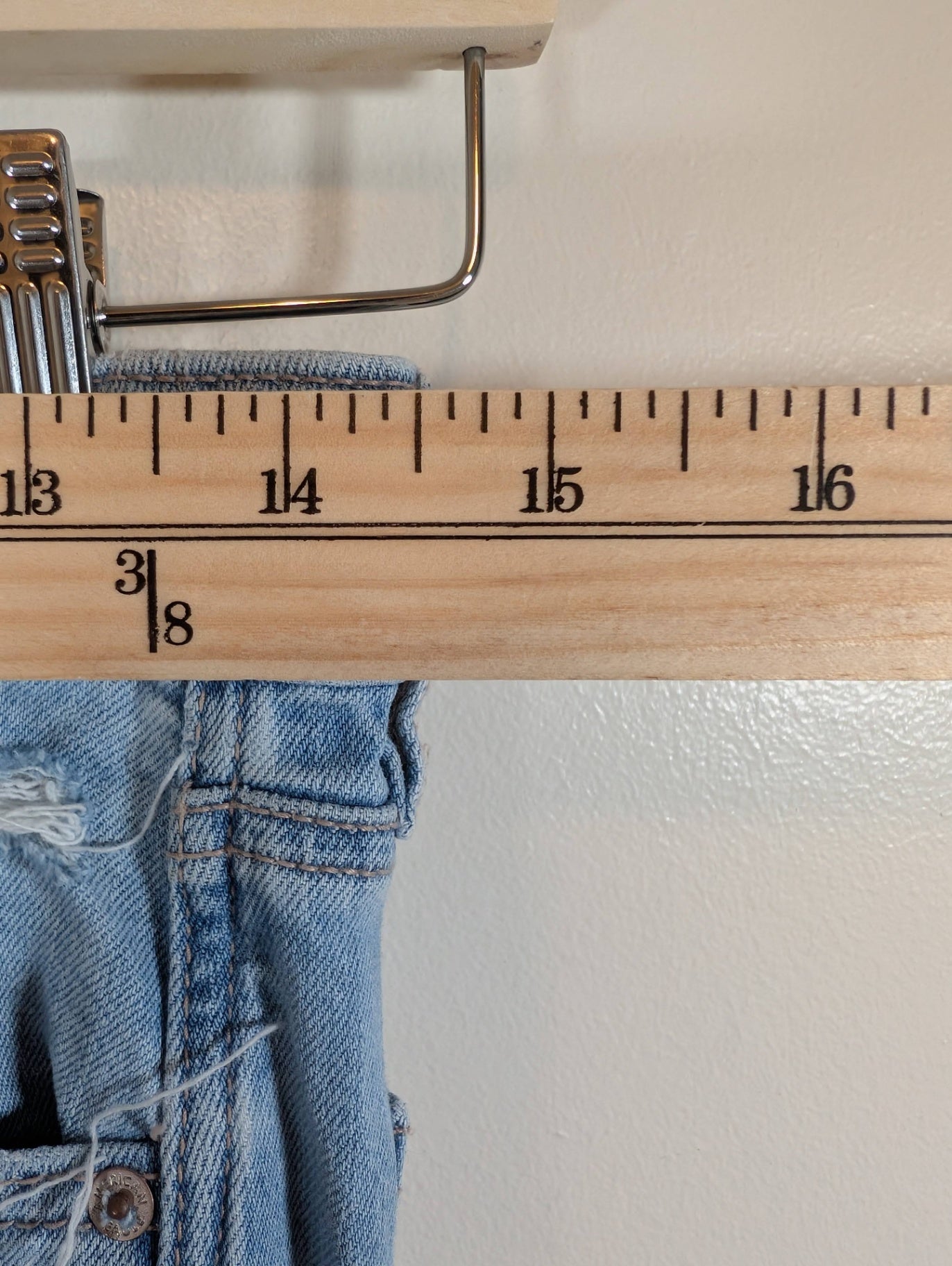 American Eagle distressed jeans -  SZ 4