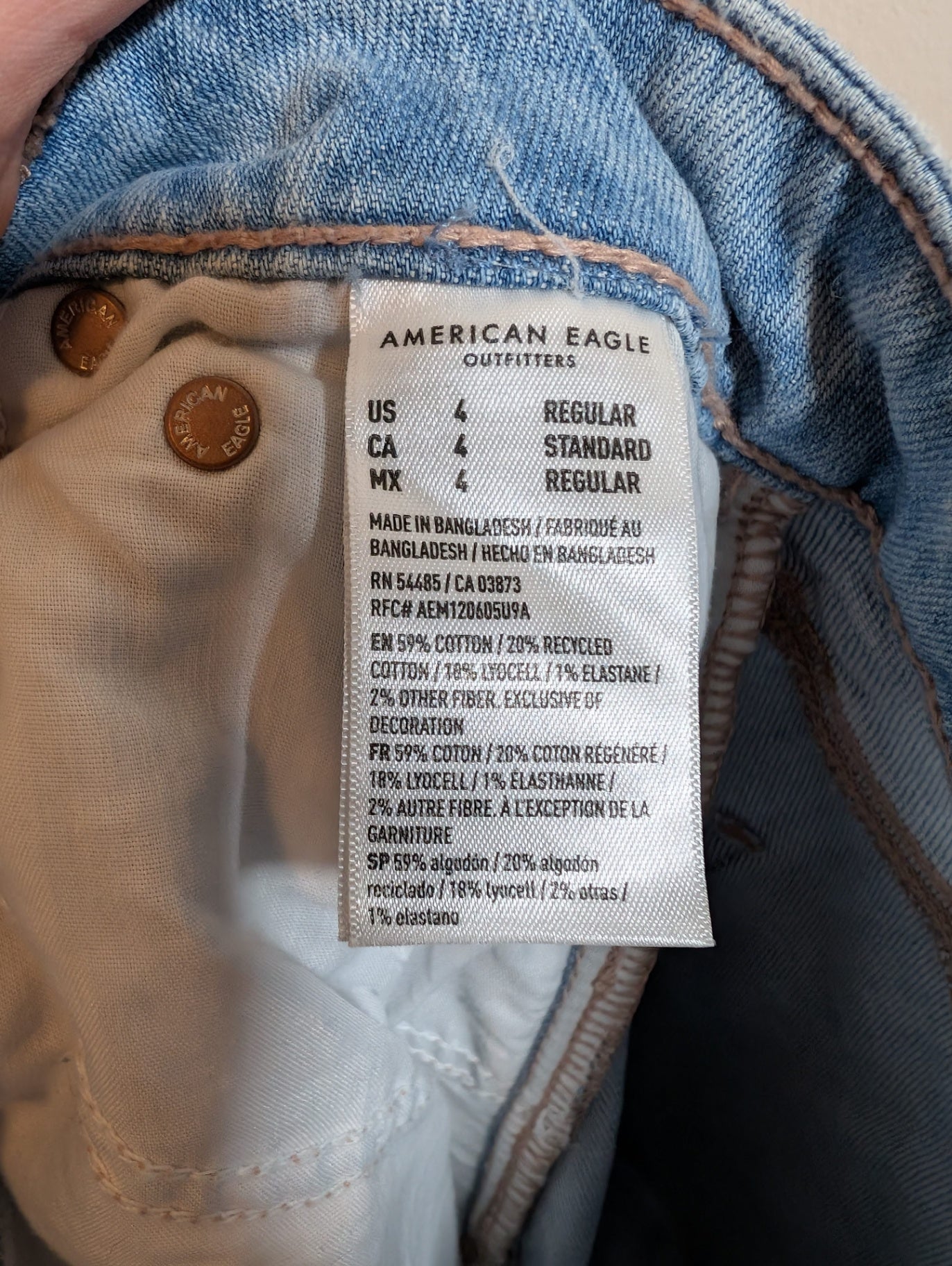 American Eagle distressed jeans -  SZ 4