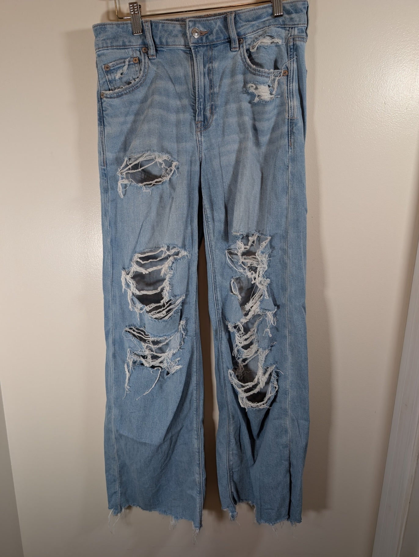 American Eagle distressed jeans -  SZ 4