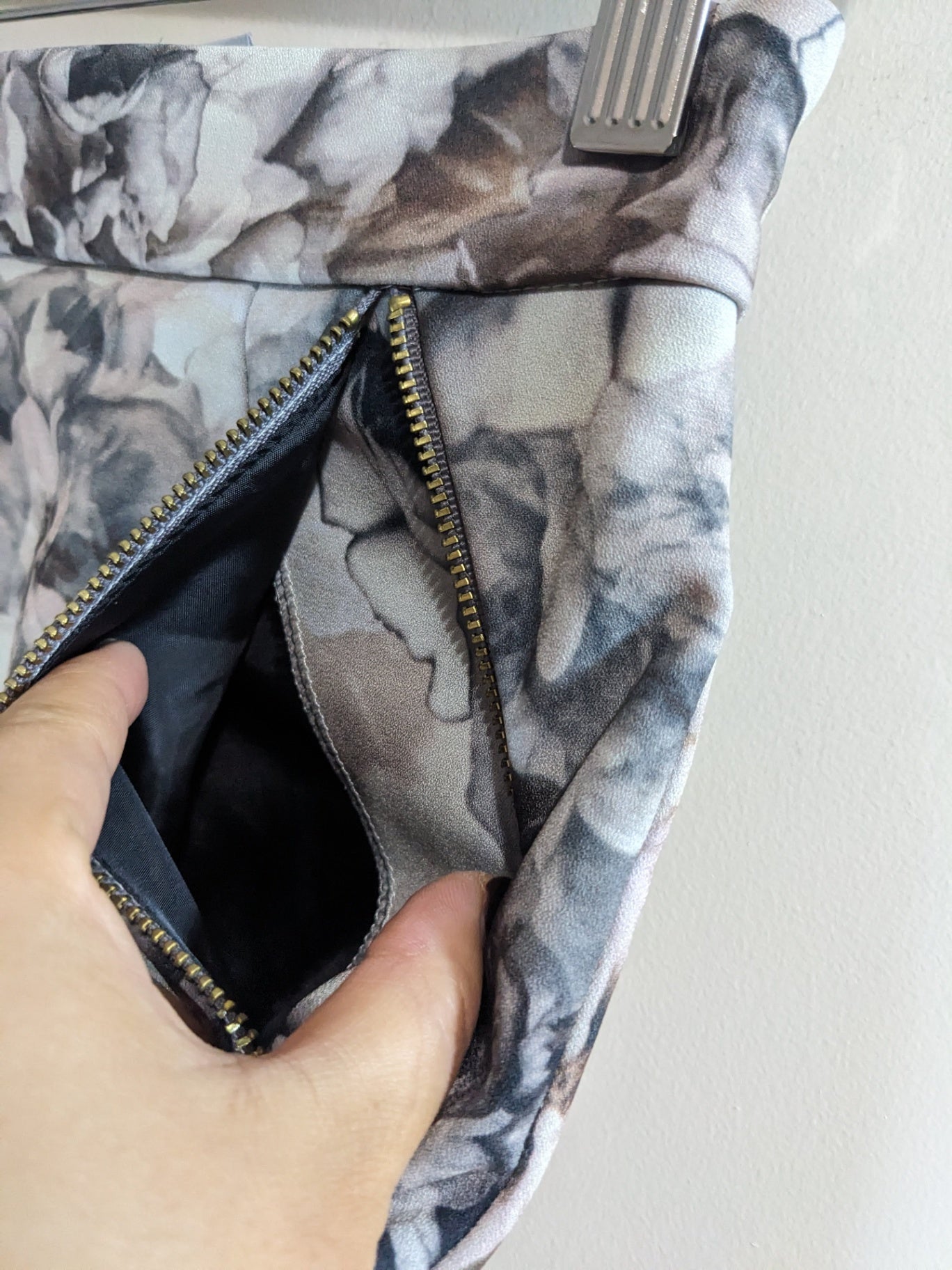 H&M Floral Skirt - SZ 6