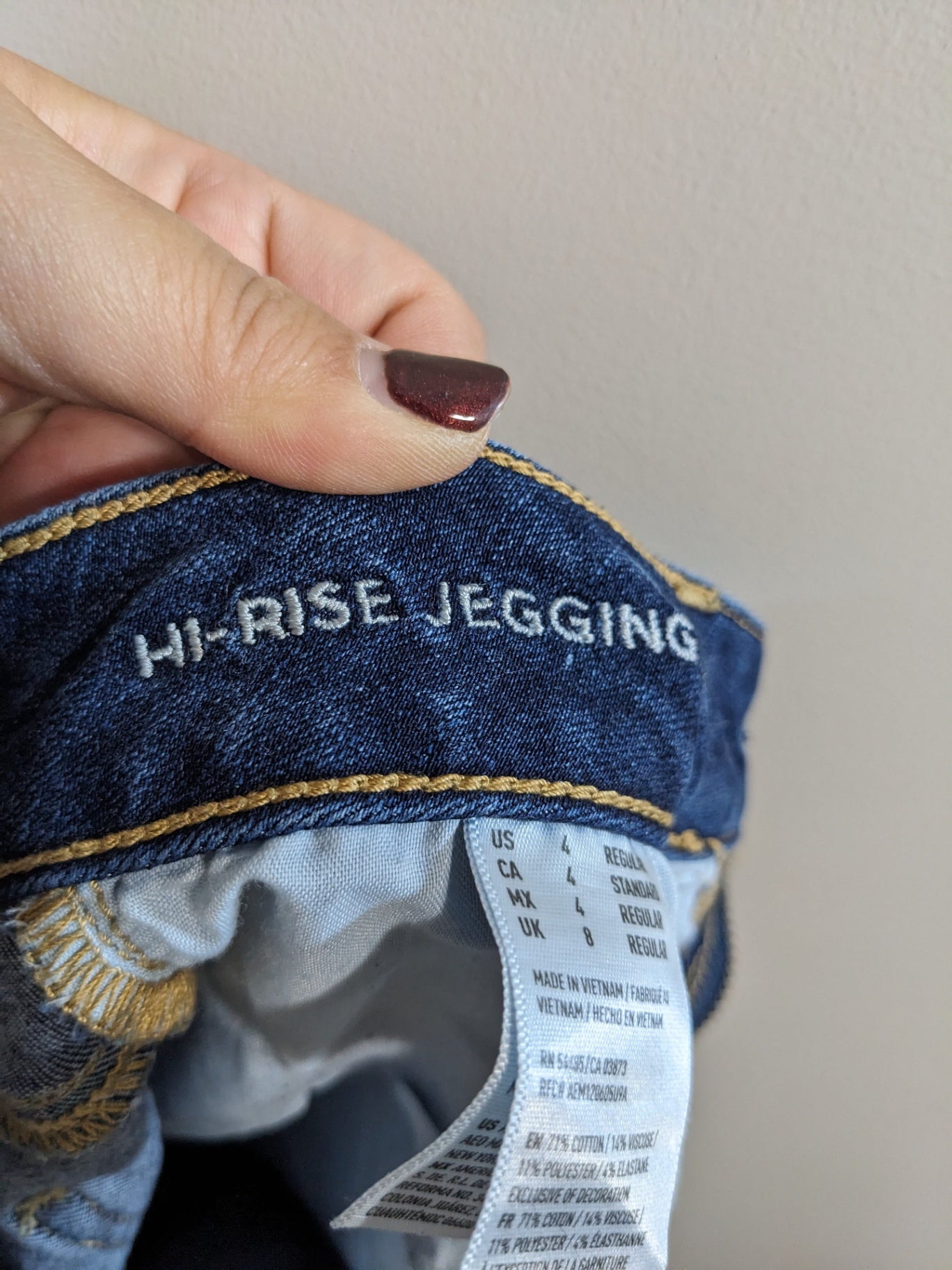 American Eagle Blue Jeans - SZ 4