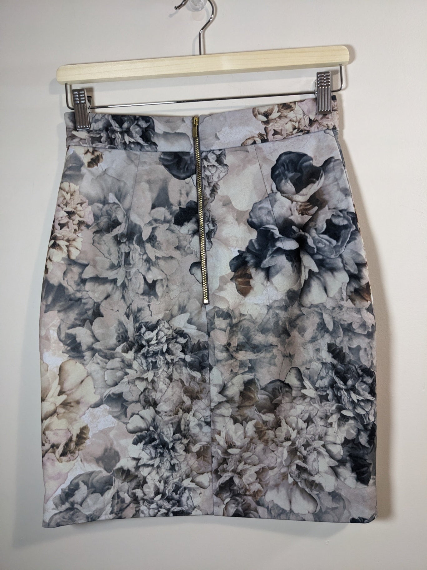 H&M Floral Skirt - SZ 6