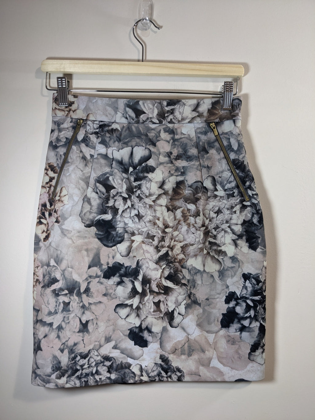 H&M Floral Skirt - SZ 6