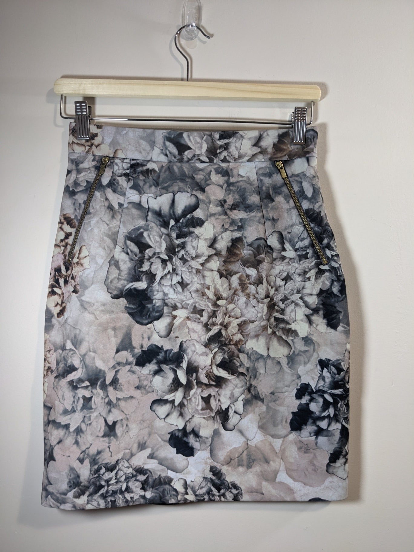 H&M Floral Skirt - SZ 6