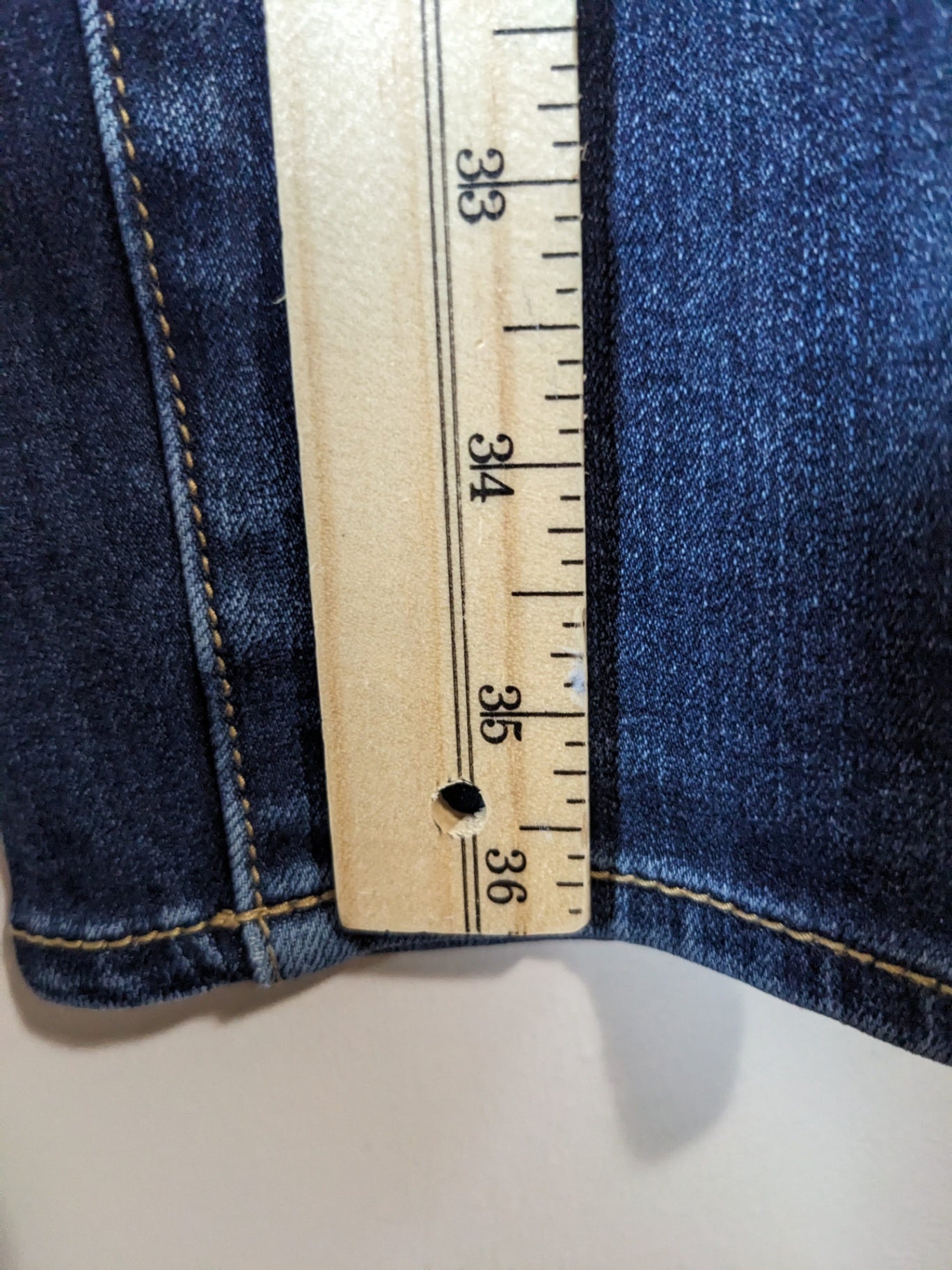 American Eagle Blue Jeans - SZ 4