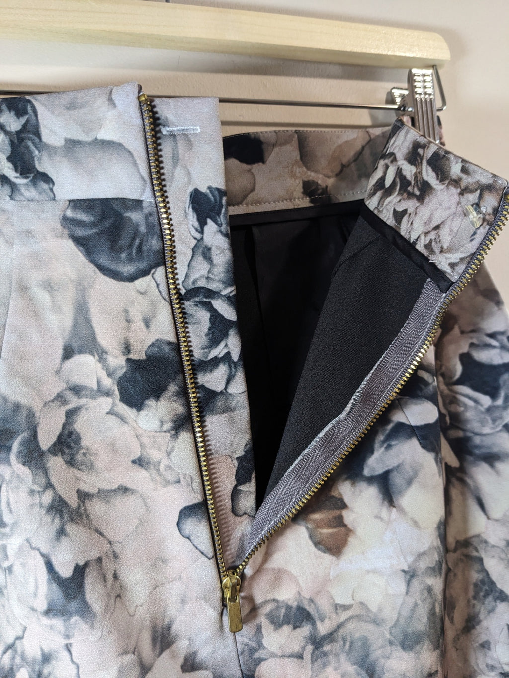 H&M Floral Skirt - SZ 6