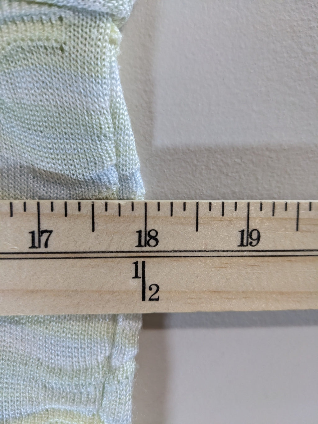 Lucia pastel knit - appears medium