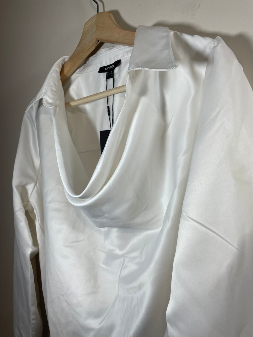 NWT Mexx White Slouch Neck Blouse - L