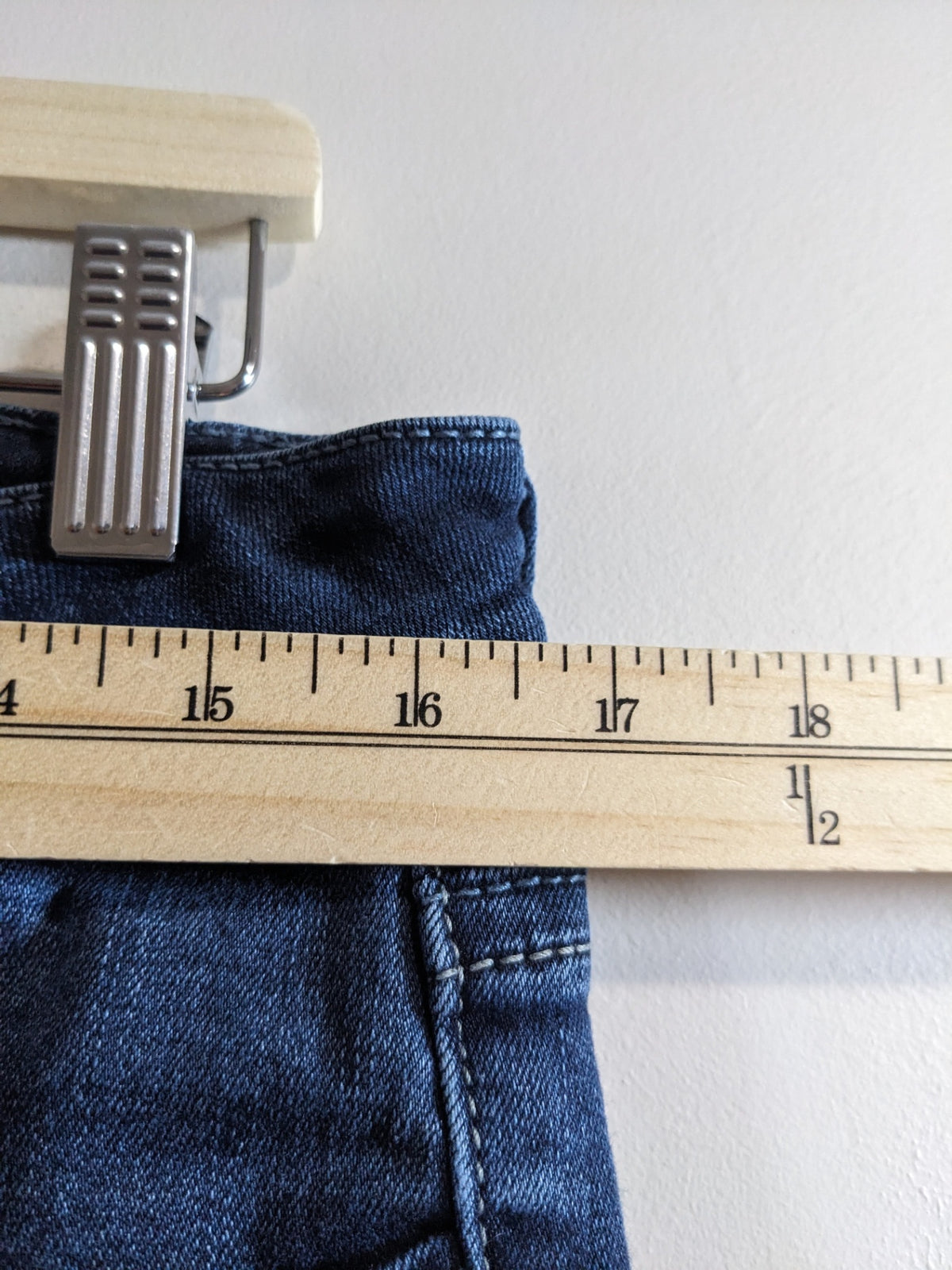 Silver Jeans Co. Dark Blue Jeans - sz 31