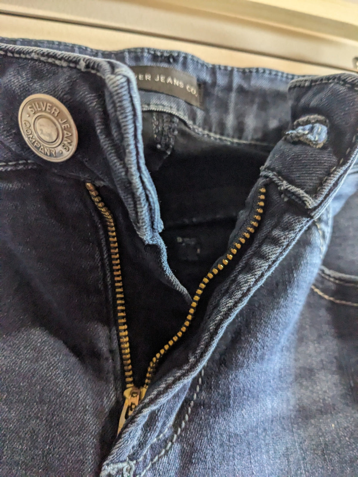Silver Jeans Co. Dark Blue Jeans - sz 31