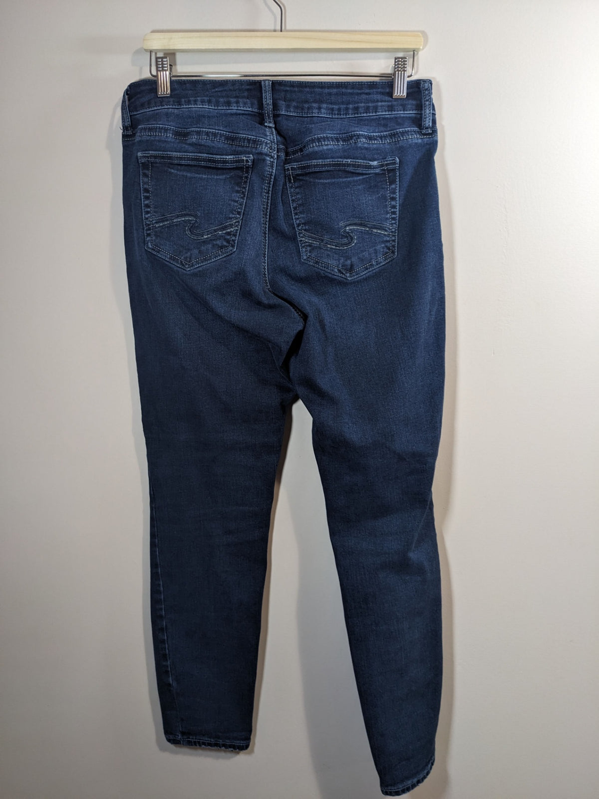 Silver Jeans Co. Dark Blue Jeans - sz 31