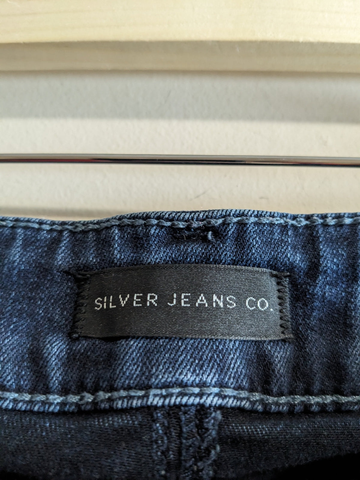 Silver Jeans Co. Dark Blue Jeans - sz 31