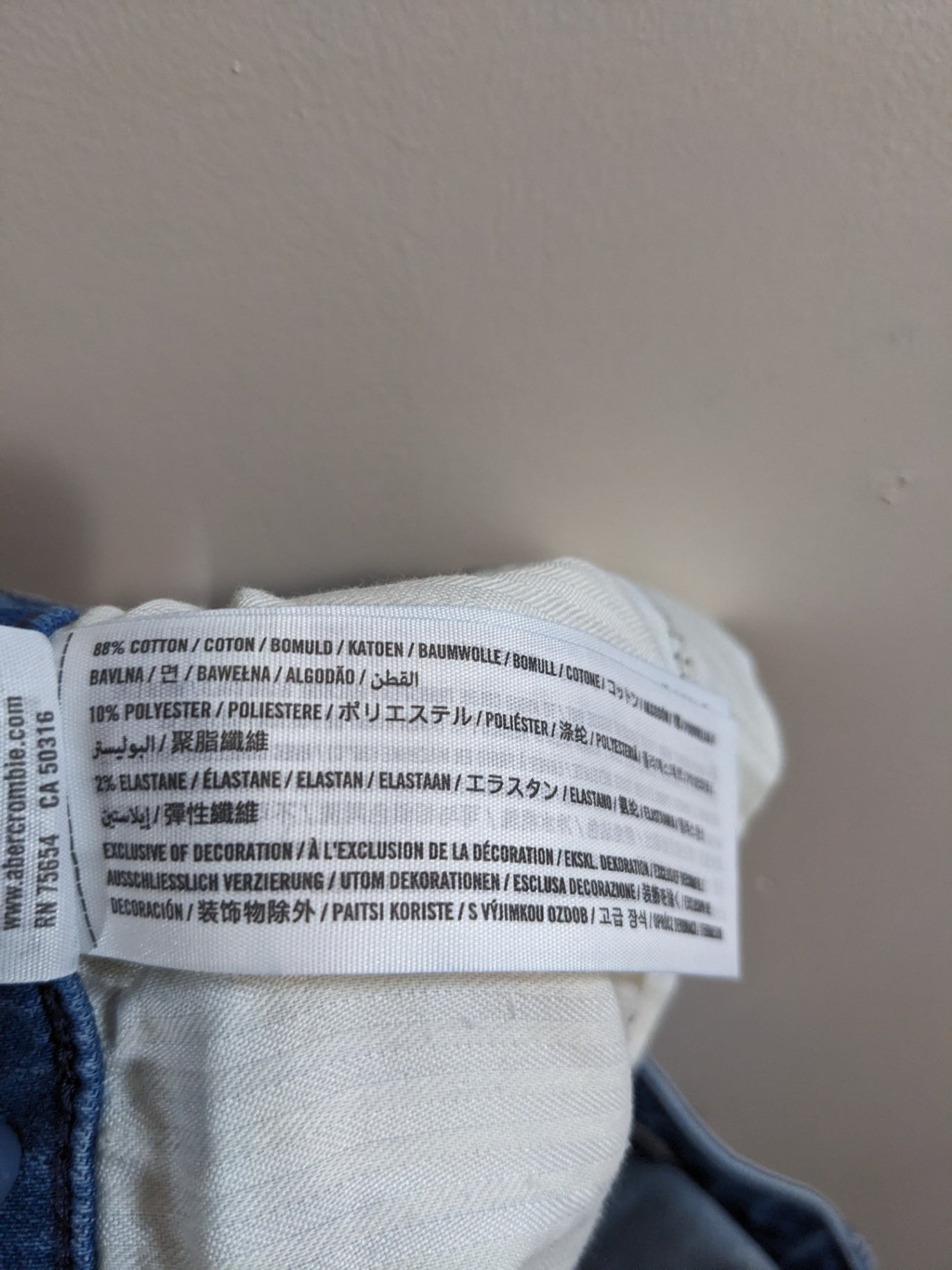 Abercrombie & Fitch Medium Wash Jeans - sz 27