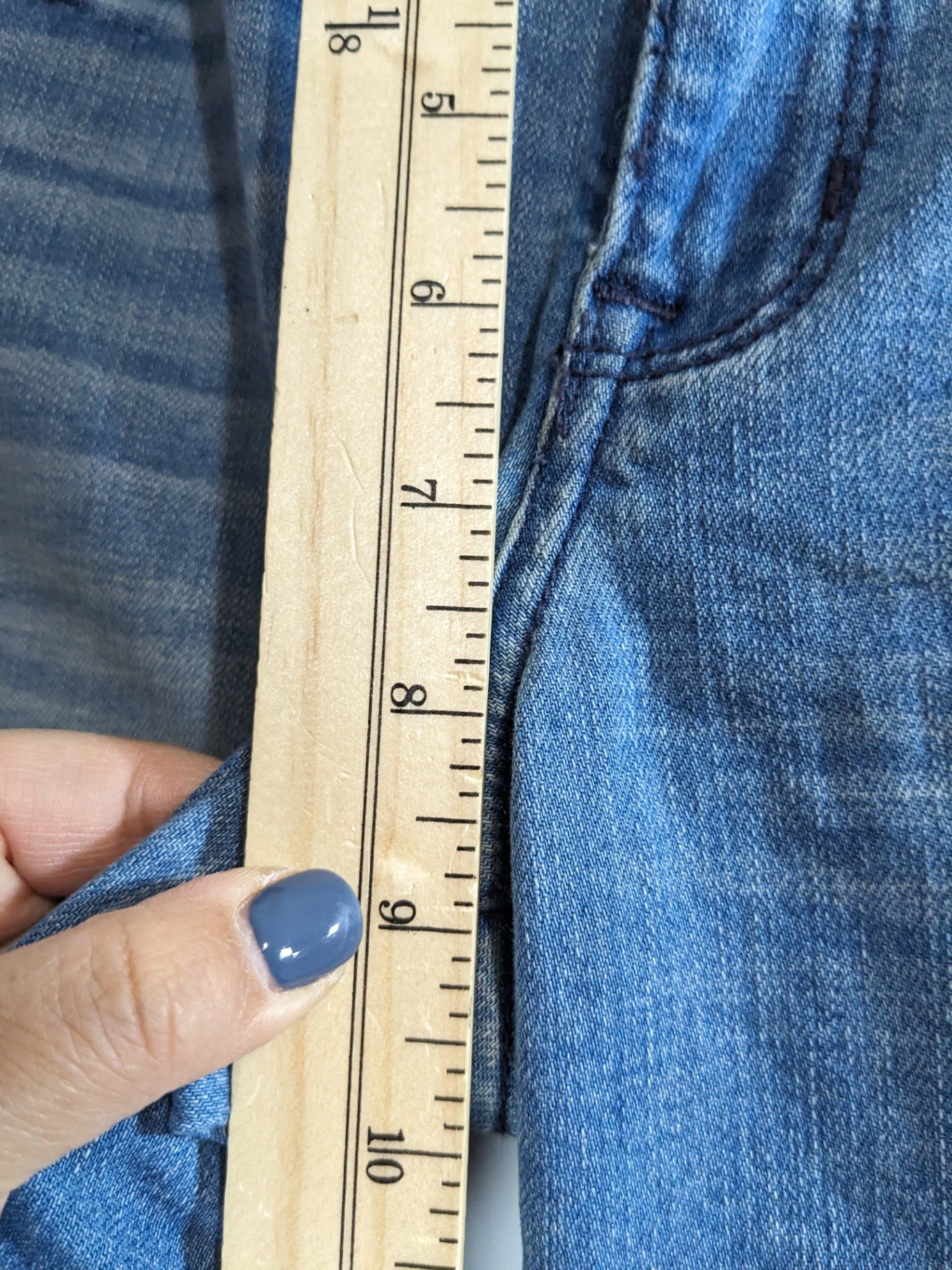 Abercrombie & Fitch Medium Wash Jeans - sz 27