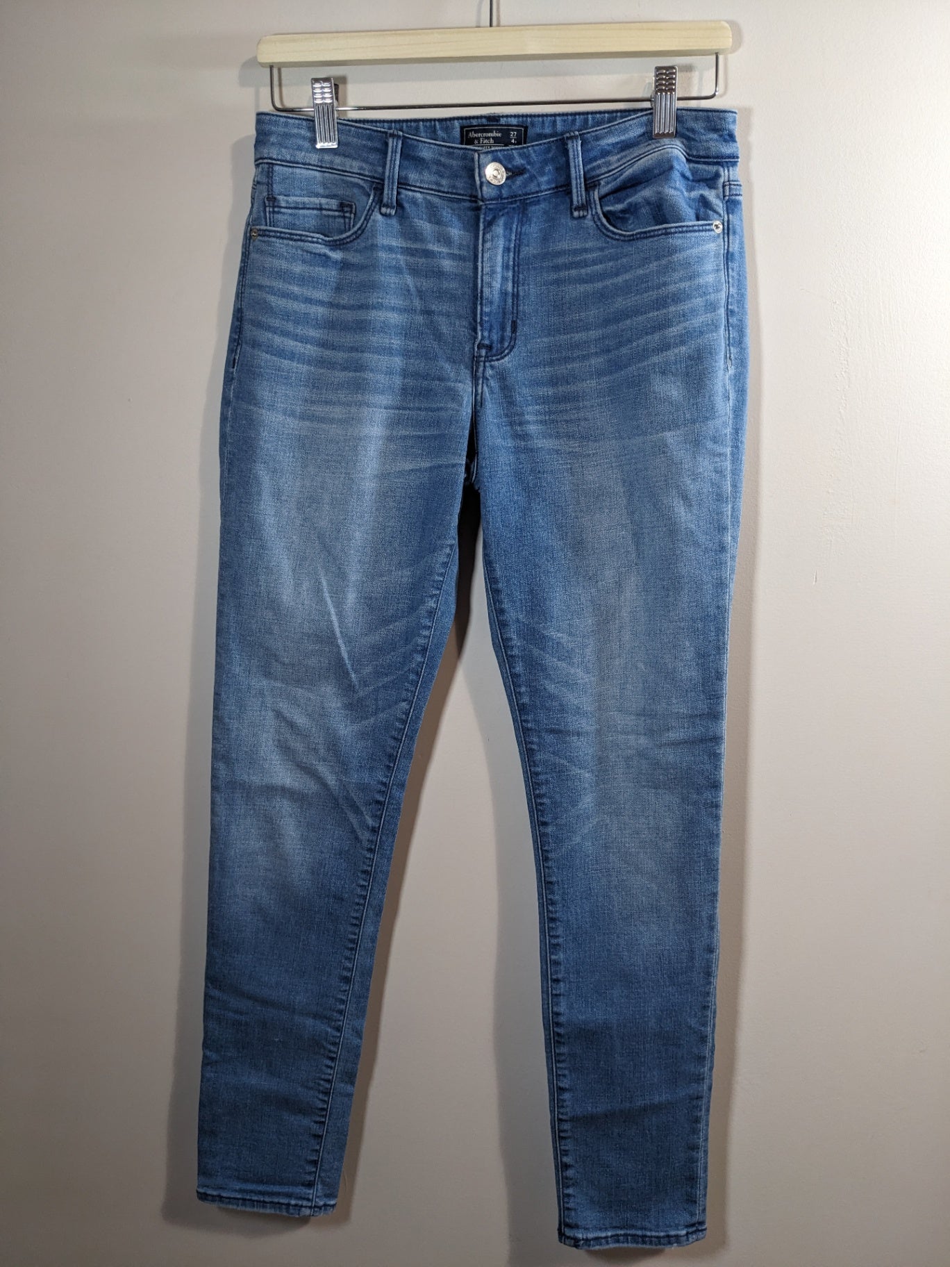 Abercrombie & Fitch Medium Wash Jeans - sz 27