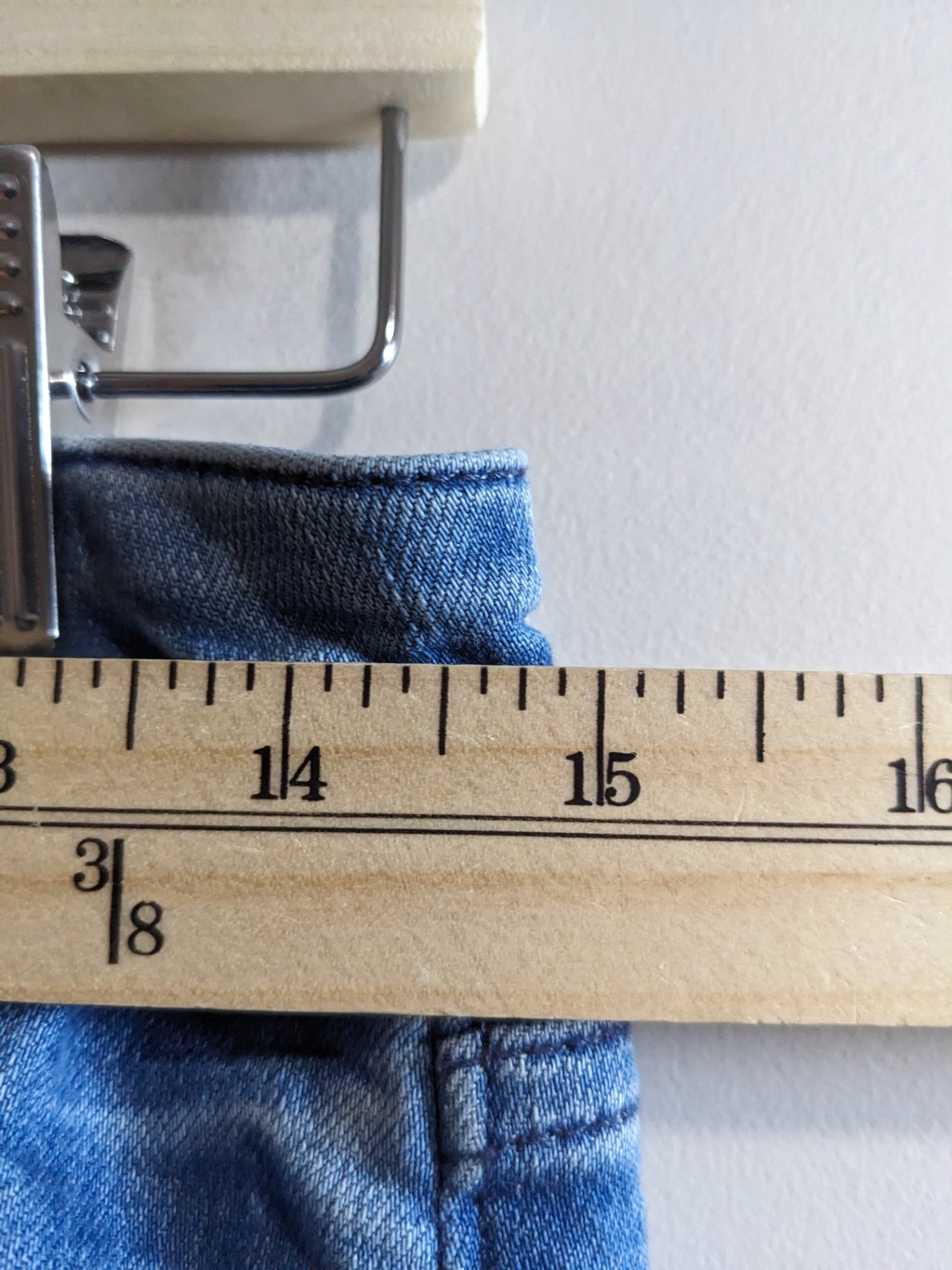 Abercrombie & Fitch Medium Wash Jeans - sz 27