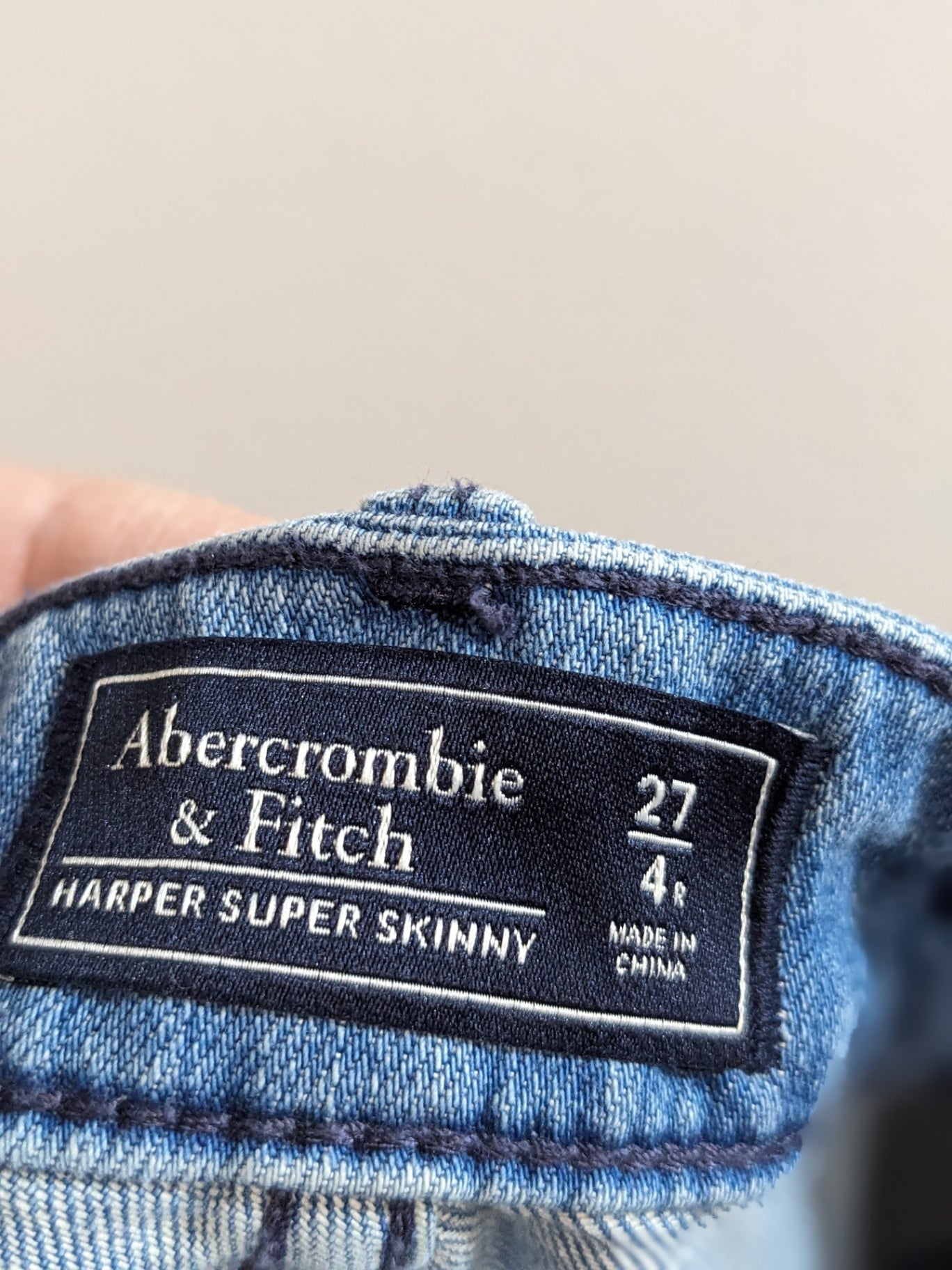 Abercrombie & Fitch Medium Wash Jeans - sz 27