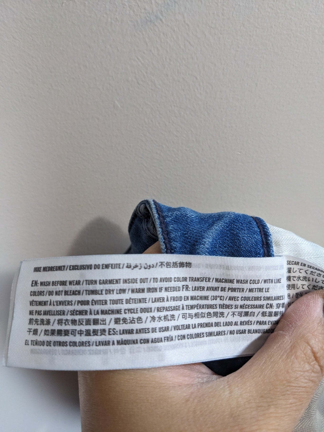 Abercrombie & Fitch Medium Wash Jeans - sz 27