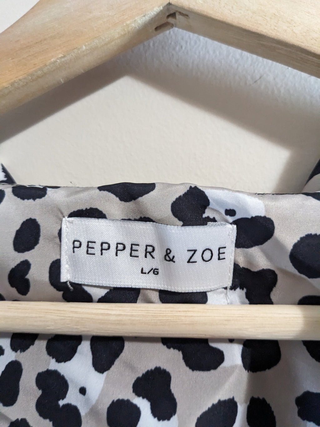 Pepper & Zoe Black Pullover Jacket - L