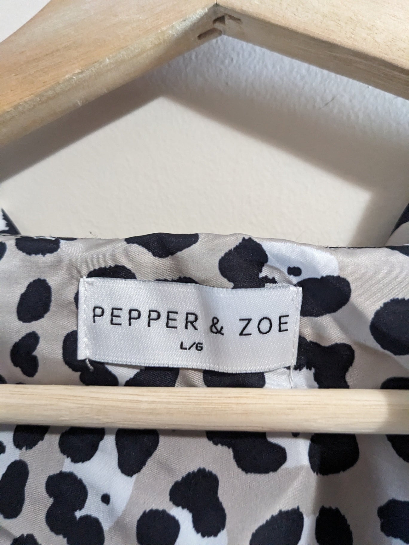 Pepper & Zoe Black Pullover Jacket - L