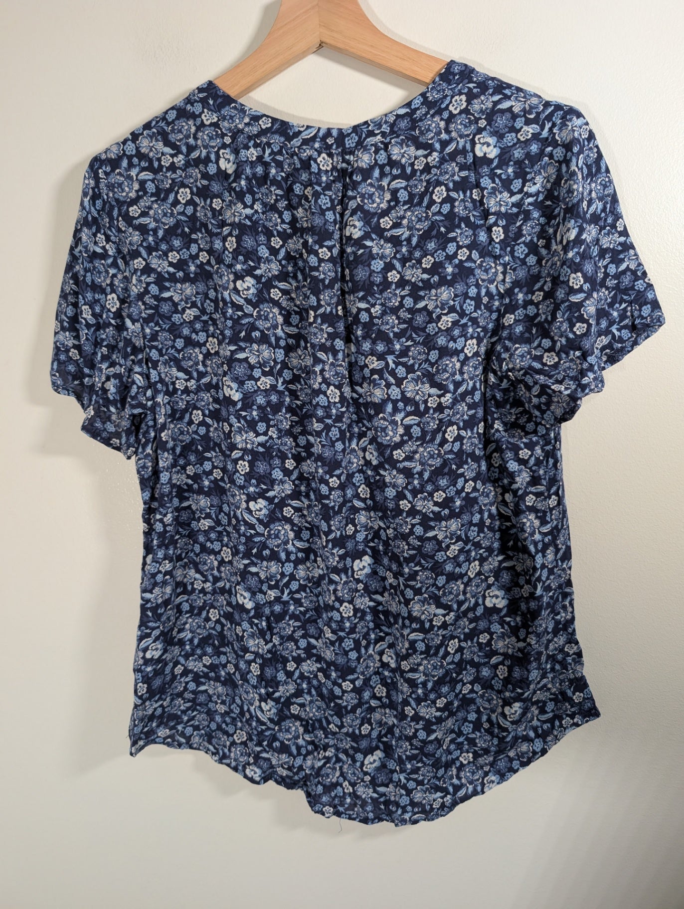 Old Navy Blue Floral Blouse - M