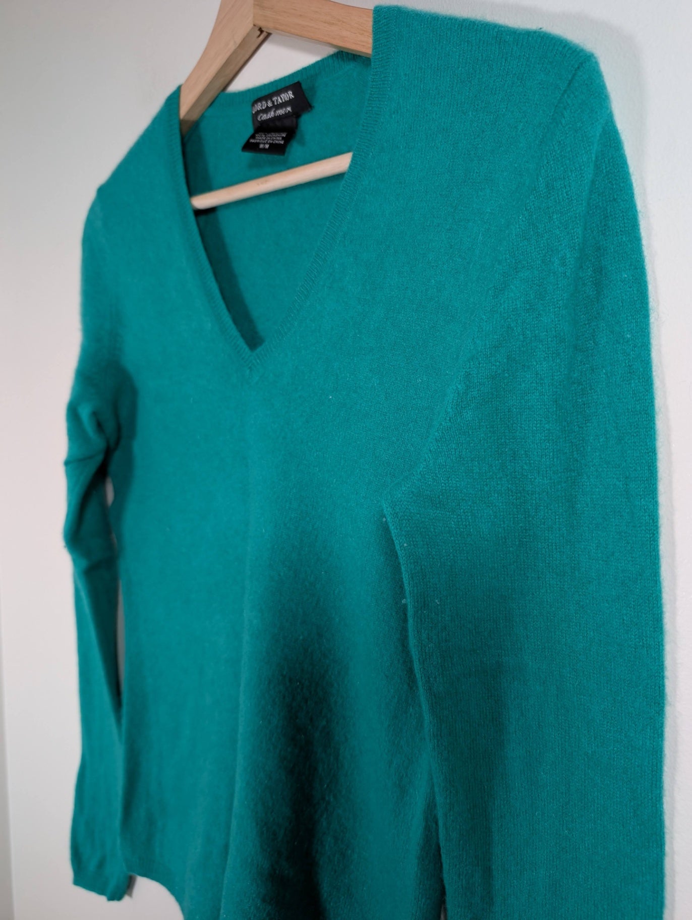 Lord & Taylor 100% Cashmere sweater - Medium