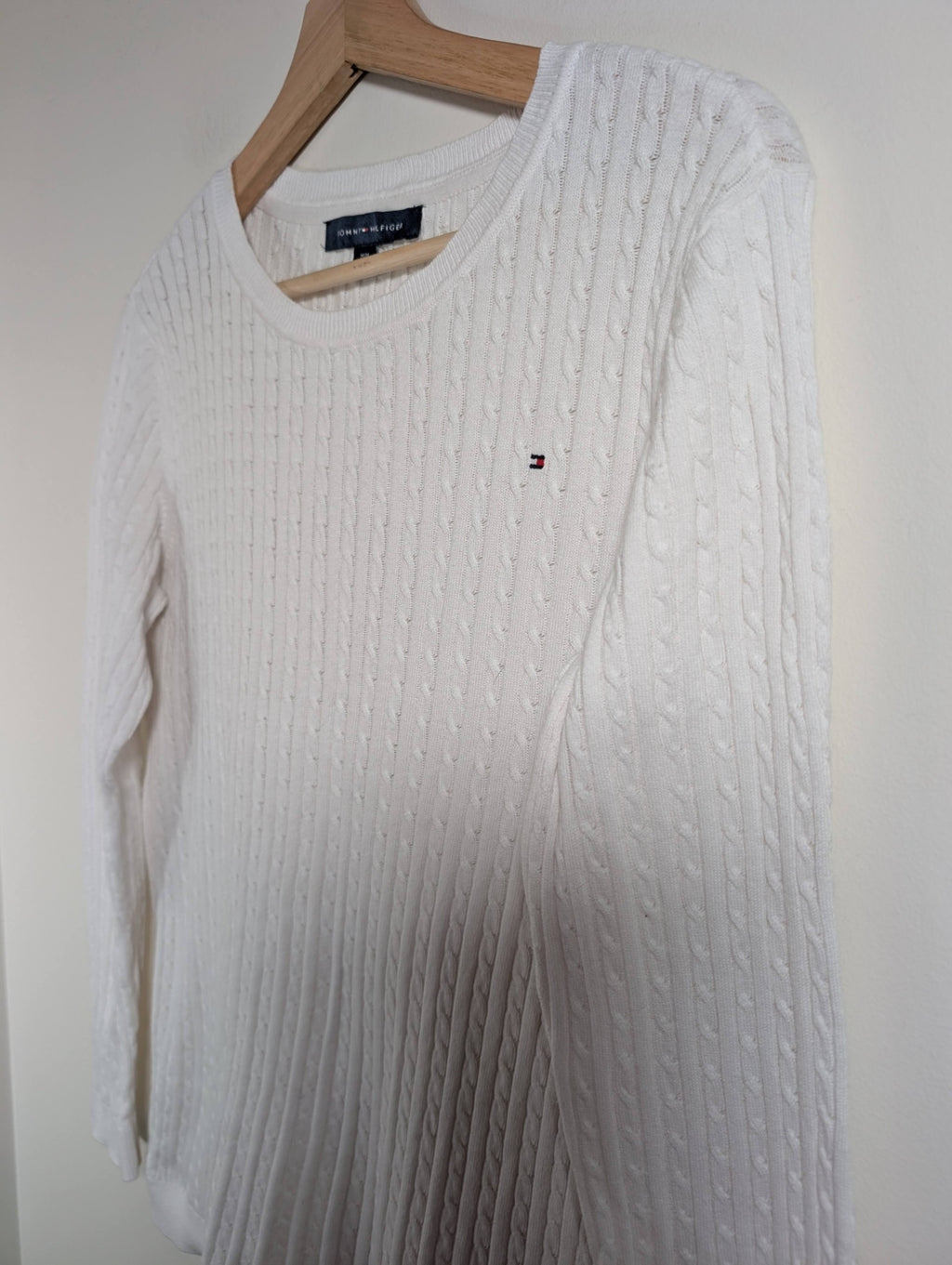 Tommy Hilfiger white sweater - Medium
