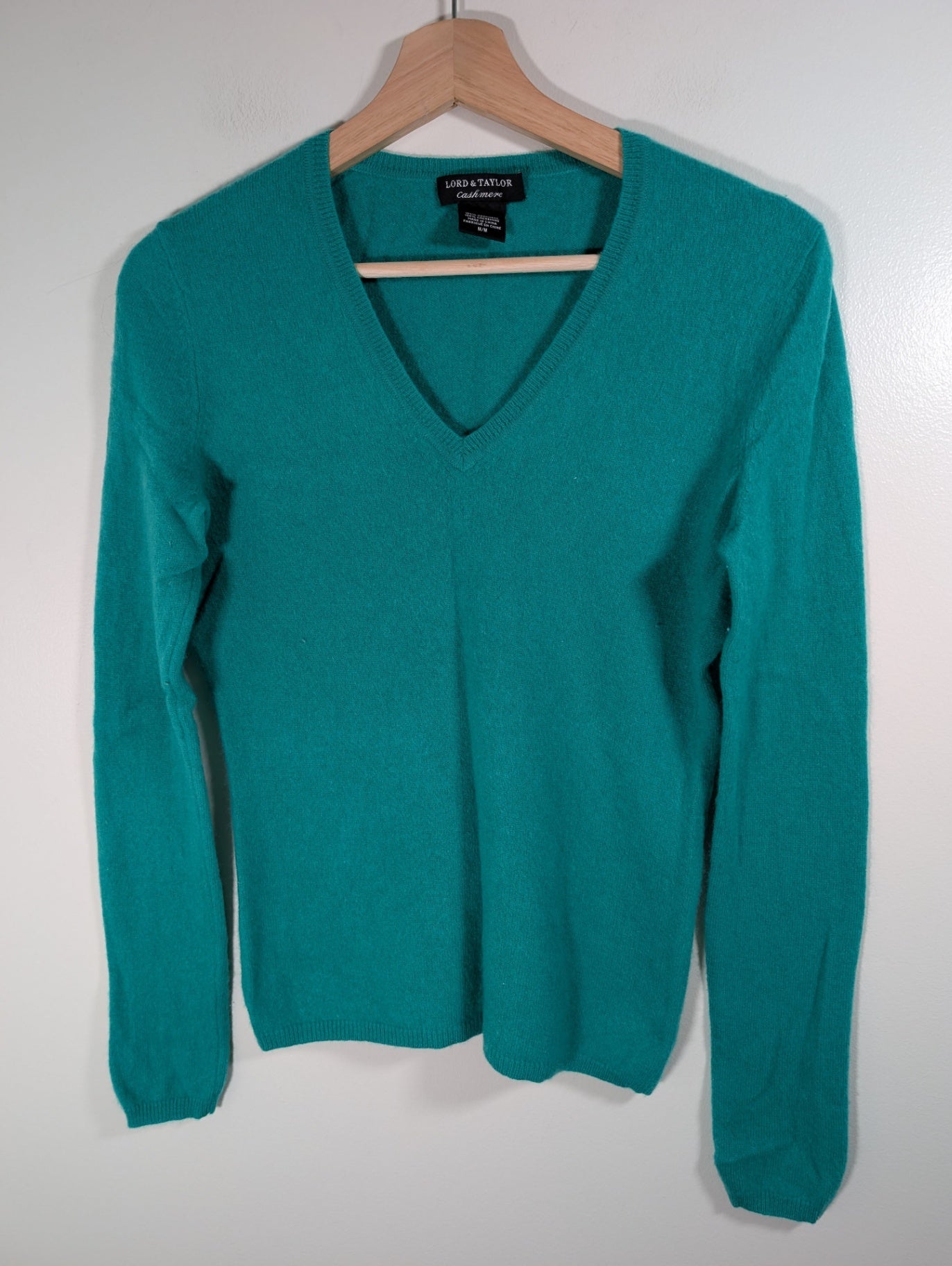 Lord & Taylor 100% Cashmere sweater - Medium