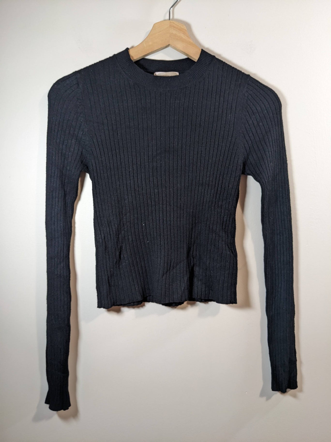FOREVER 21 Black Sweater - S
